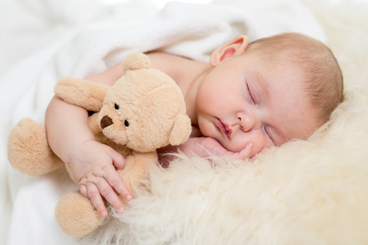 В какое время нужно укладывать ребенка спать и нужен ли ему строгий матрасный отдых