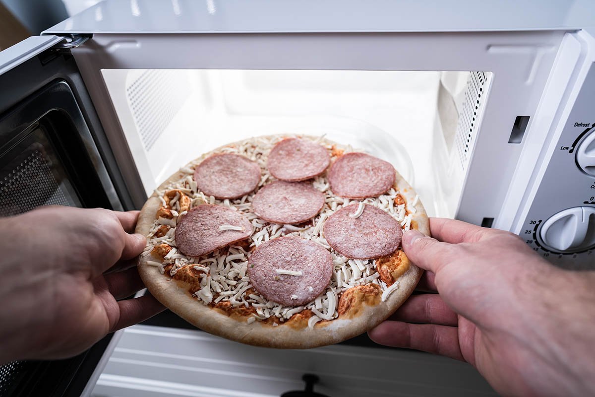 как приготовить в микроволновке замороженную пиццу из магазина фото 25