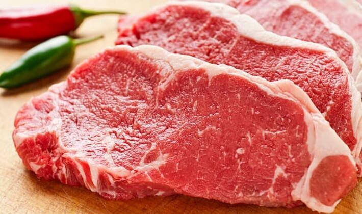 Как чрезмерное потребление красного мяса повышает риск развития рака кишечника?