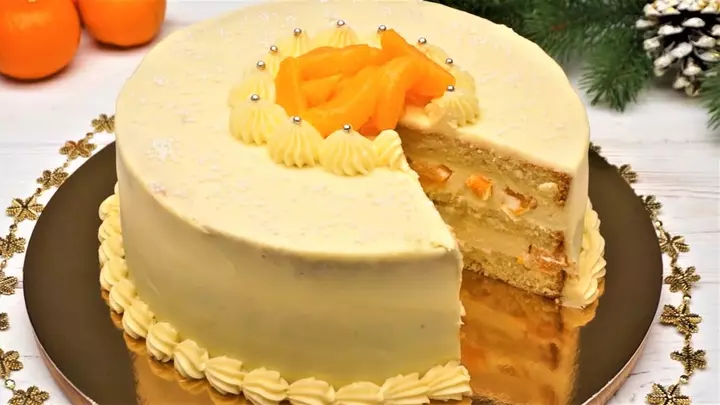 Рецепт новогоднего бисквитного торта с мандаринами и кремом «Пломбир»: История и кулинарное мастерство