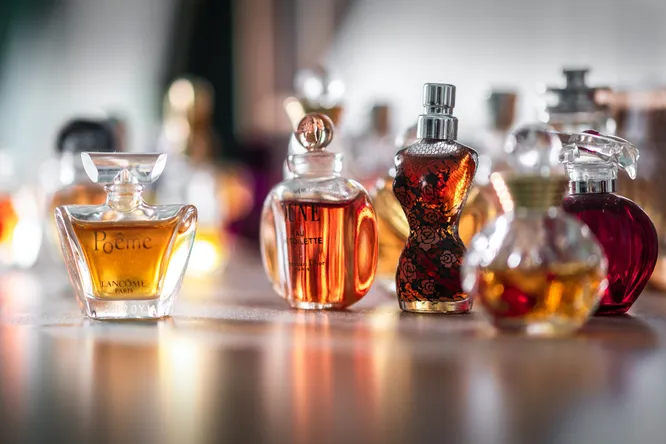 Как выбрать идеальные духи: Полное руководство для современных любителей парфюмерии